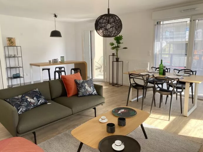 Salon et salle à manger des appartements neufs de la résidence immobilière Brownstone à Saint-Jacques-de-la-Lande, aux portes de Rennes.