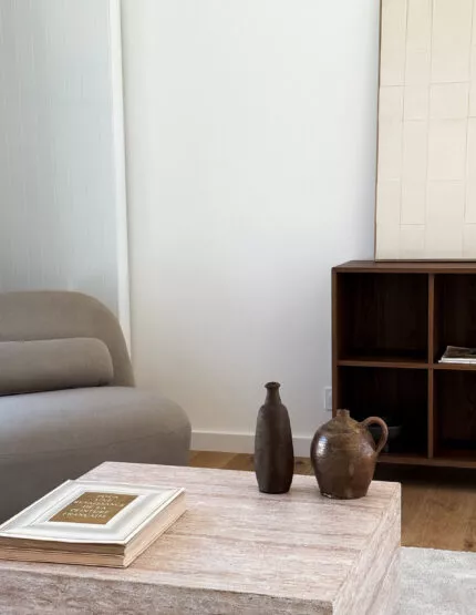 Salon lumineux dans l'appartement T5 de la résidence Automne, située avenue Jules Ferry, à Rennes