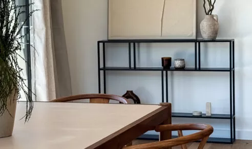 Salle à manger spacieuse dans l'appartement T5 de la résidence Automne, située avenue Jules Ferry, à Rennes