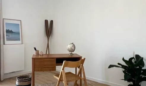 Appartement témoin de la résidence Chemin de la Mer à Dinard. Bureau spacieux.