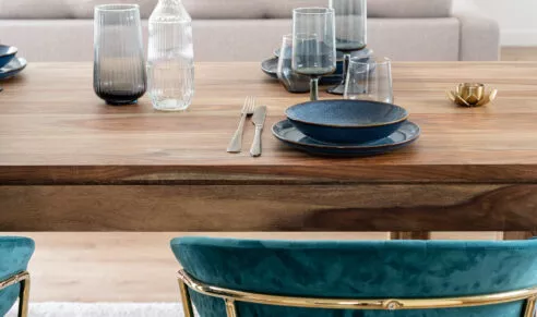 Maisons Patio à Carnac, maison témoin aménagé, photo de la table à manger dans la salle à manger du salon.