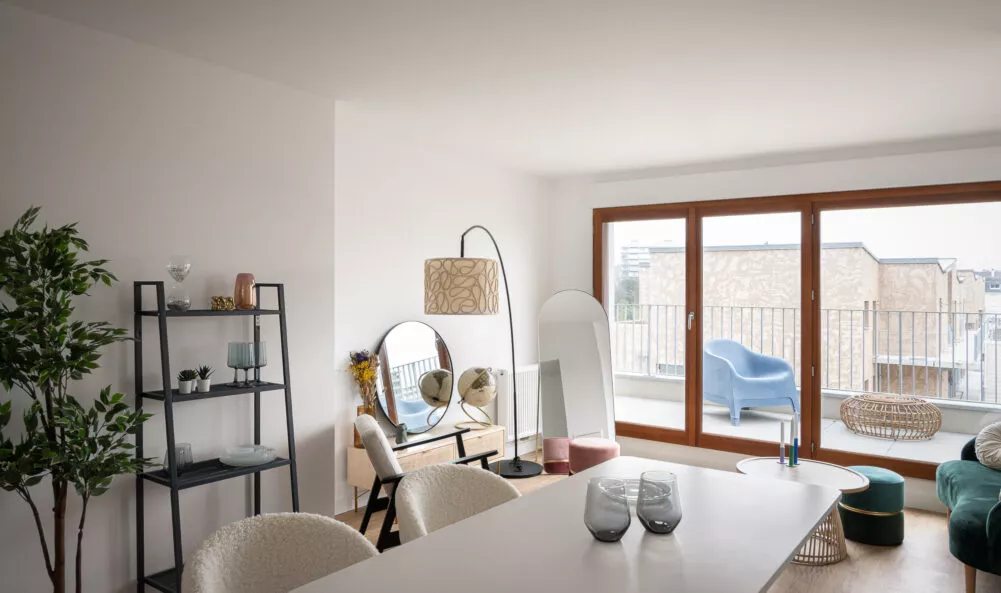 Résidence Avant-scène à Lorient, appartement témoin, photo du salon et de la salle à manger.