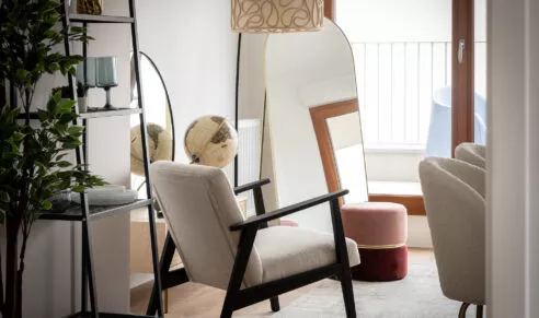 Résidence Avant-scène à Lorient, appartement témoin, photo du salon et zoom sur le fauteuil.