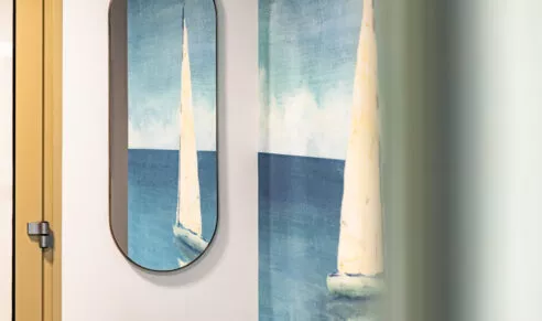 Tableau méditerranéen à l'entrée de la résidence Esprit du Large à Brest.