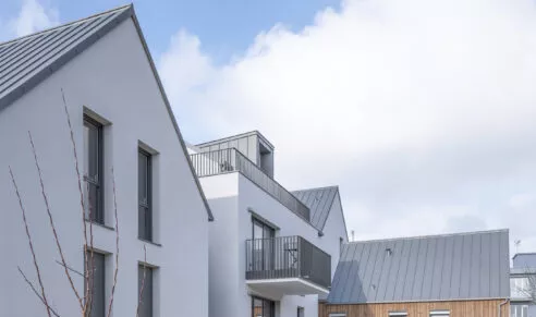 Résidence Agapanthe à Saint-Malo, vue sur le jardin partagé à l'arrière de la copropriété.