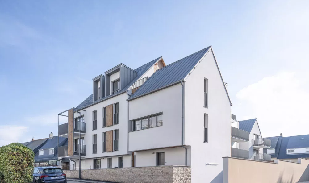 Résidence Agapanthe à Saint-Malo, vue sur le devant de la copropriété, façade de l'entrée.