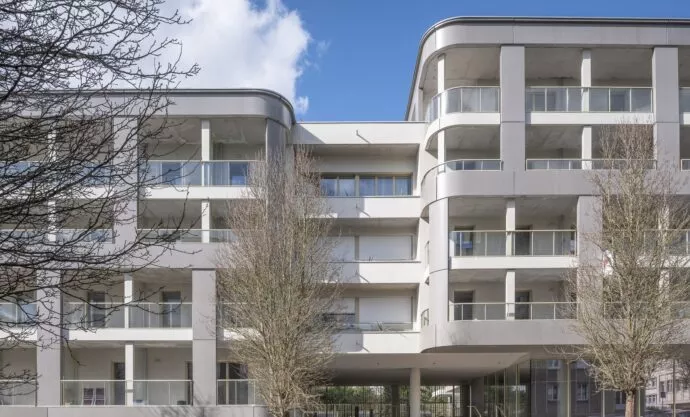 Résidence Esprit du Large à Brest, focus sur le haut de la copropriété, vue sur les balcons des appartements.