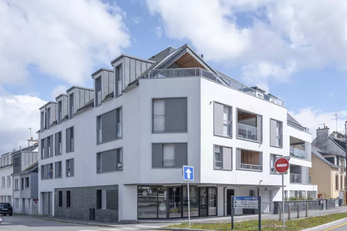 Extérieur du bâtiment Côté Plage, à Larmor-Plage, près de Lorient. Des logements neufs réalisés par Pierre Promotion.