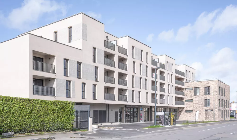 Vue horizon de la résidence Terra accueillant des cellules commerciales, bureaux et autres commerces à Liffré, près de Rennes