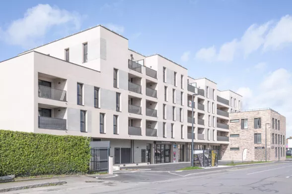 Vue horizon de la résidence Terra accueillant des cellules commerciales, bureaux et autres commerces à Liffré, près de Rennes