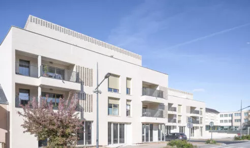 Extérieur de la résidence Villa Blanche à Montauban-de-Bretagne, près de Rennes. Des logements neufs réalisés par Pierre Promotion.