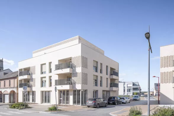 Extérieur de la résidence Villa Blanche à Montauban-de-Bretagne, près de Rennes. Des logements neufs réalisés par Pierre Promotion.