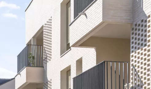 Balcons extérieurs de la résidence Villa Blanche à Montauban-de-Bretagne, près de Rennes. Des logements neufs réalisés par Pierre Promotion.