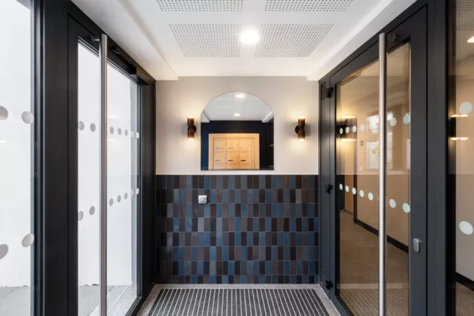 Entrée intérieur de la résidence Villa Marine, à Larmor-Plage. Parties communes des logements de cette résidence intimiste du Morbihan.