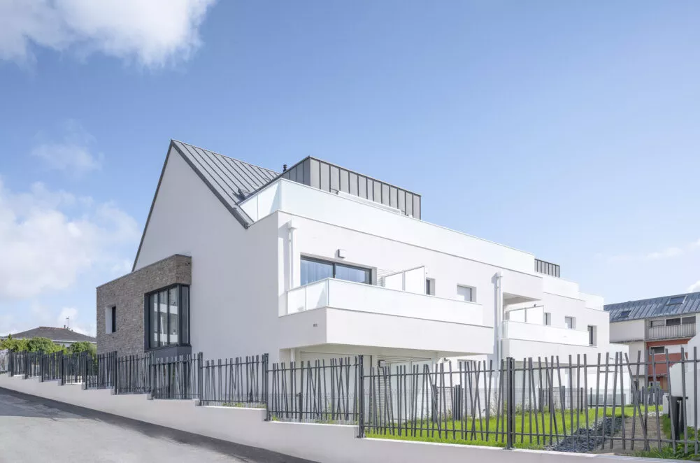 Extérieure du bâtiment Villa Marine, situé à Larmor-Plage, près de Lorient. Des logements neufs réalisés par Pierre promotion.
