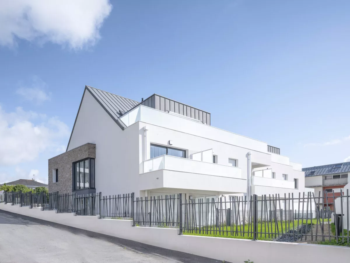 Extérieure du bâtiment Villa Marine, situé à Larmor-Plage, près de Lorient. Des logements neufs réalisés par Pierre promotion.