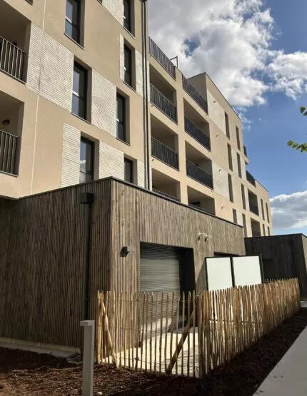 Extérieur de la résidence Terra à Liffré, programme immobilier de logements neufs réalisé par Pierre Promotion.