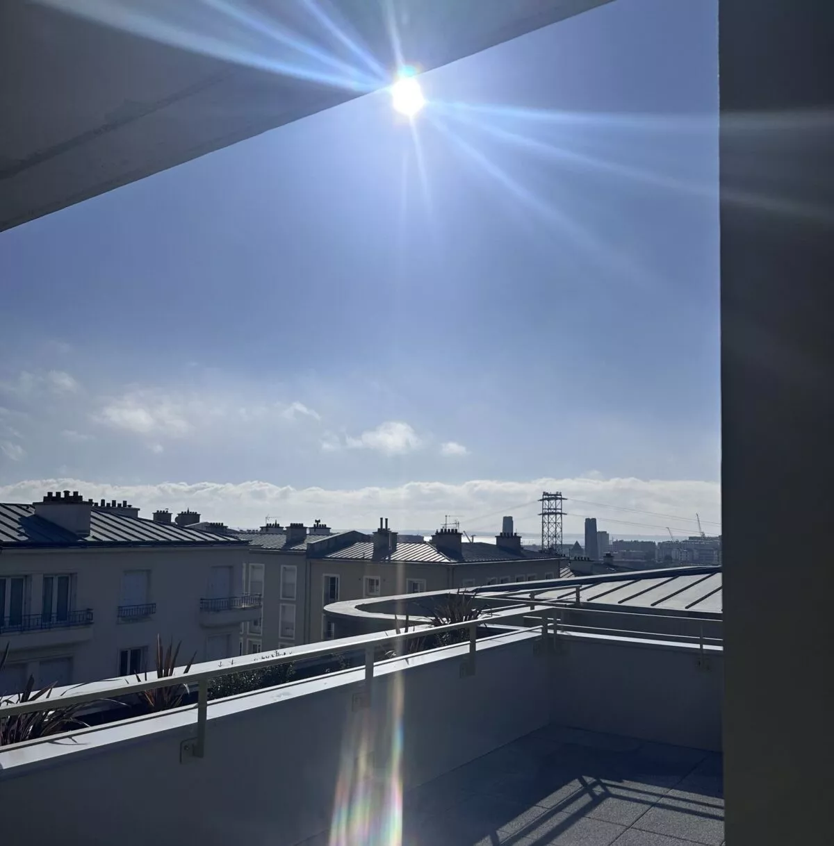 Vue sur la ville de Brest d'une terrasse d'un appartement de la résidence Esprit du Large à Brest.