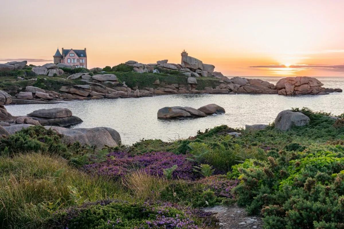 Vue de la mer du GR34, sentier de randonnée faisant le tour de la Bretagne.