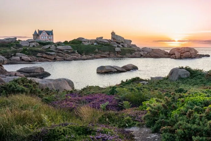 Vue de la mer du GR34, sentier de randonnée faisant le tour de la Bretagne.