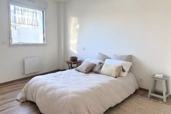 Chambre d'un appartement témoin de la résidence Villa Marine à Larmor-Plage