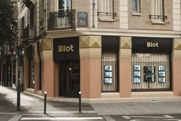 Vitrine d'une agence immobilière à Rennes, Blot